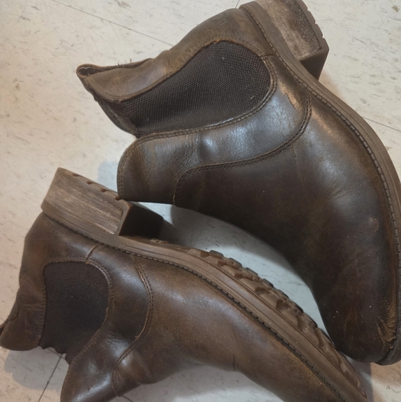 Ugg Brown Leather Chelsea Boots - Picture 3 of 7